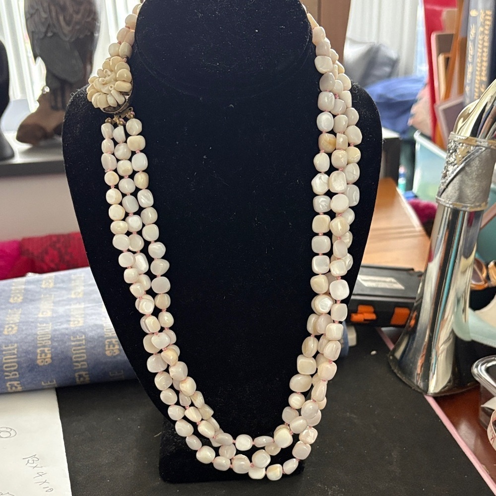Vintage 3 Strand Couch Shell Nugget High Polish Double Knotted Necklace 1970s - Picture 8 of 13